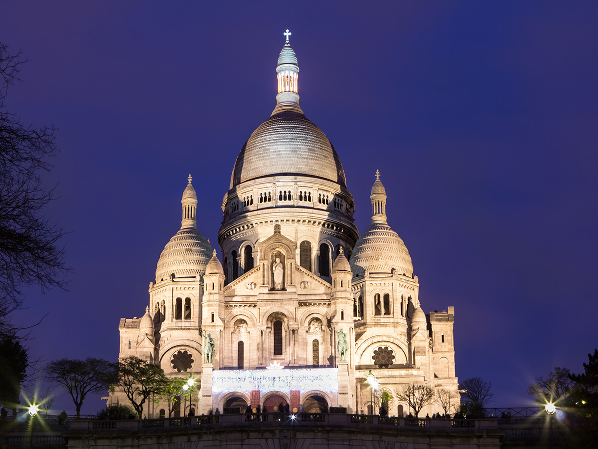 die-champs-elysee-im-lichtermeer-basilica-sacre-coeur-in-montmartre-176503608.jpg